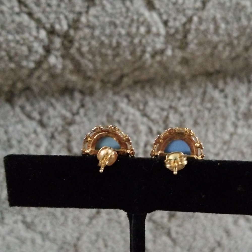 Vintage Wells Cameo Earrings - Picture 4 of 5